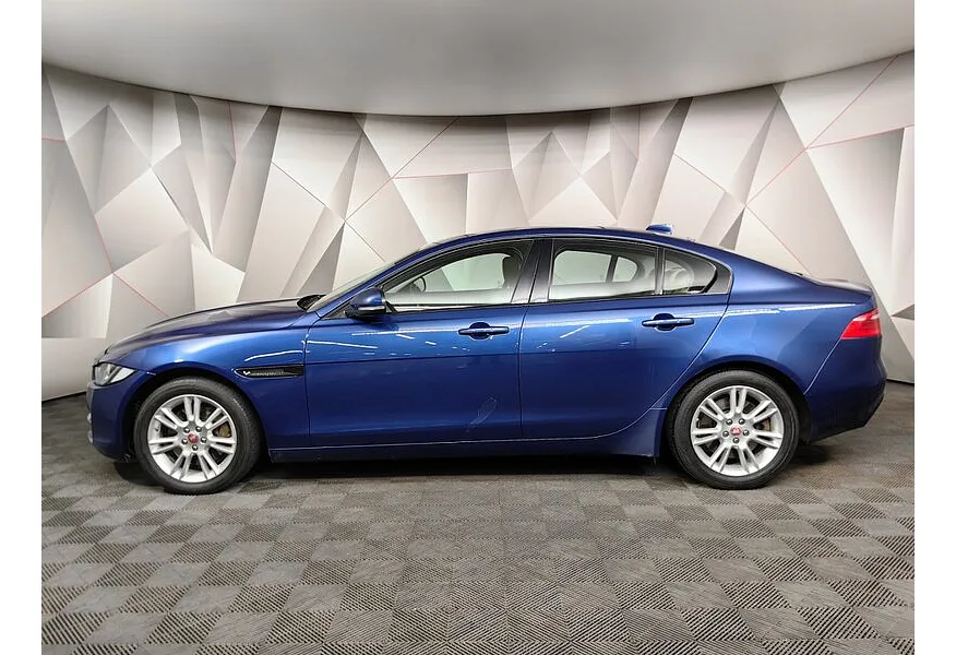 Jaguar XE 2.0 D AT AWD (180 л.с.) S Синий в АВИЛОН. Слайд №5