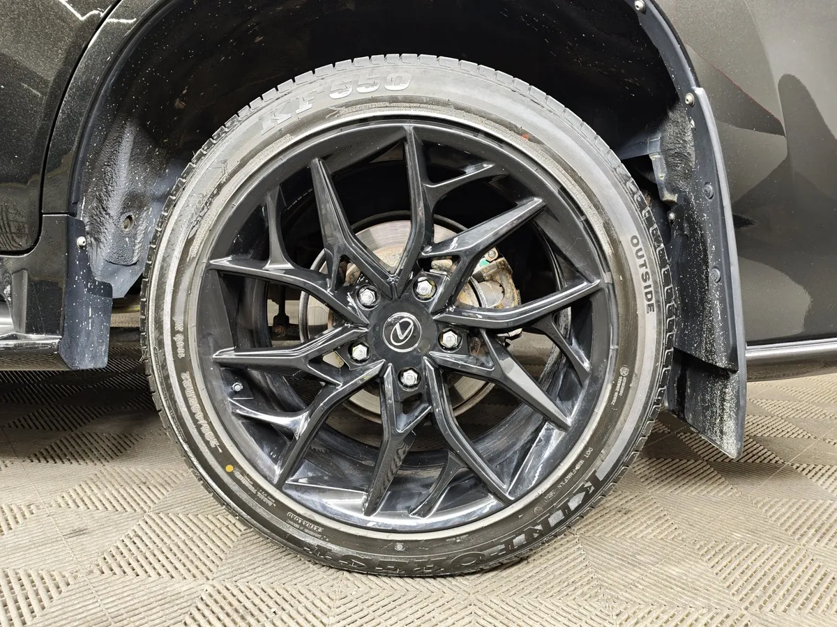 Lexus LX 570 AT (367 л.с.) Черный в АВИЛОН. Слайд №9