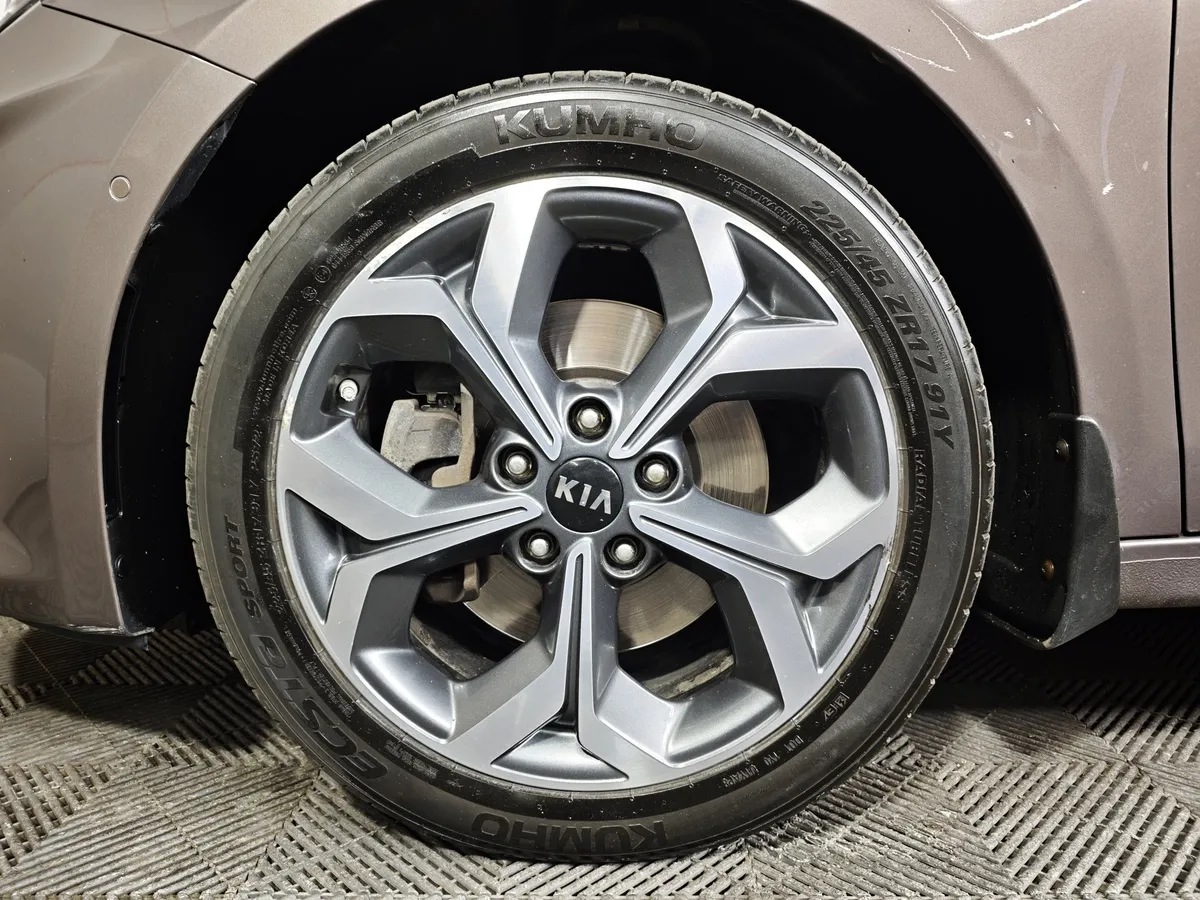 Kia Ceed 1.4 T-GDI AMT (140 л.с.) Premium Plus Коричневый в АВИЛОН. Слайд №9