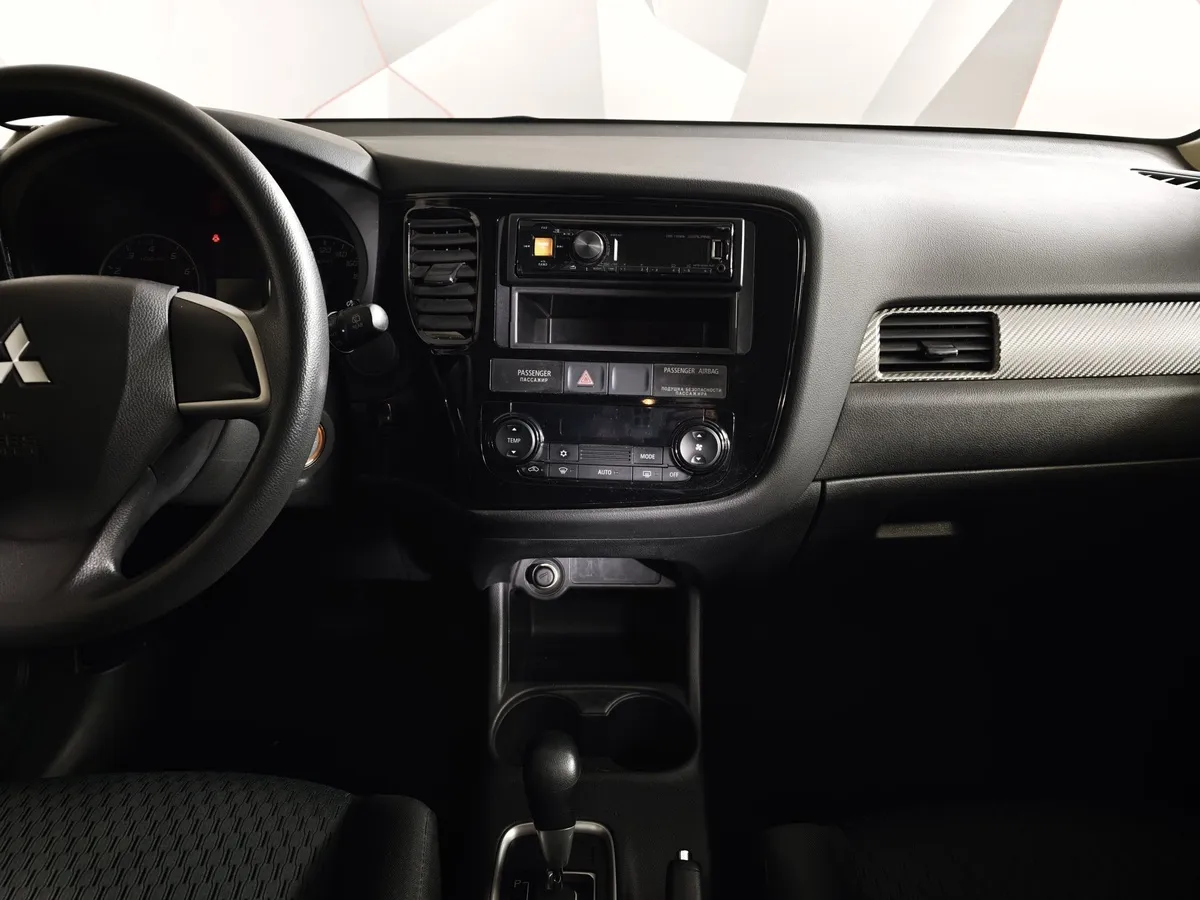 Mitsubishi Outlander 2.0 CVT (146 л.с.) Invite Серебристый в АВИЛОН. Слайд №15