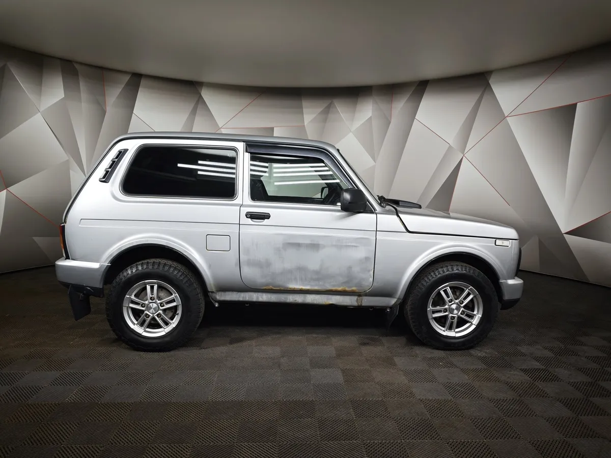 ВАЗ (Lada) 4x4 1.7 MT 8 кл. (83 л.с.) Серебристый в АВИЛОН. Слайд №6