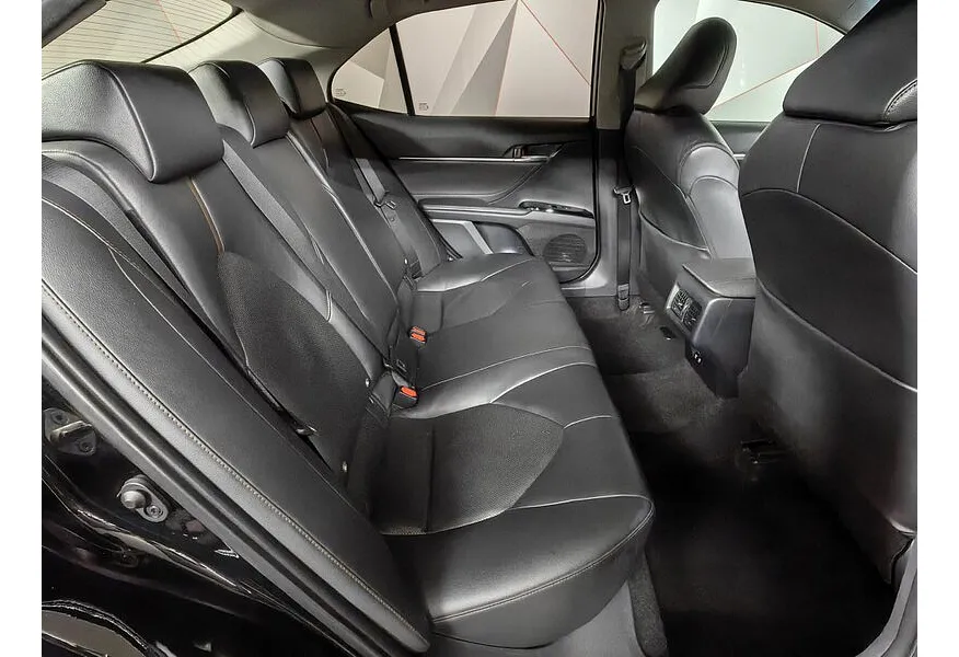 Toyota Camry 2.5 AT (181 л.с.) Черный в АВИЛОН. Слайд №14