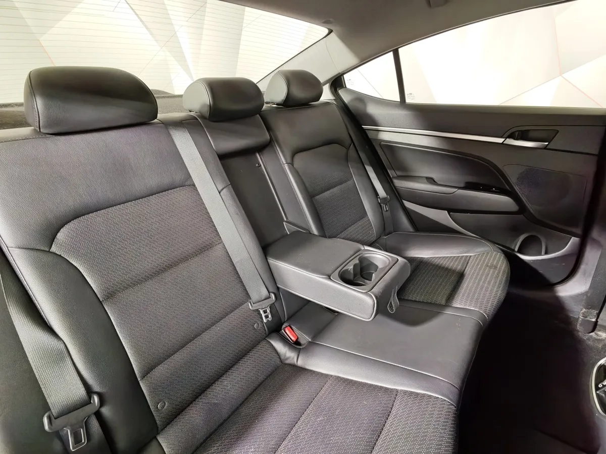 Hyundai Elantra 2.0 - 6AT (150 л.с.) Elegance + Style Белый в АВИЛОН. Слайд №17