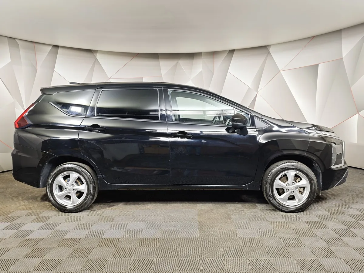 Mitsubishi Xpander 1.5 AT 2WD 7-Seat (105 л.с.) Medium Line Черный в АВИЛОН. Слайд №6