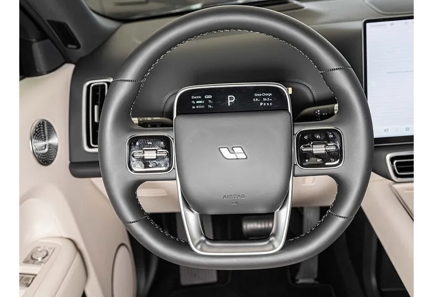 Li Auto L9 1.5 AT 4WD (449 л.с.) Ultra Черный в АВИЛОН. Слайд №9