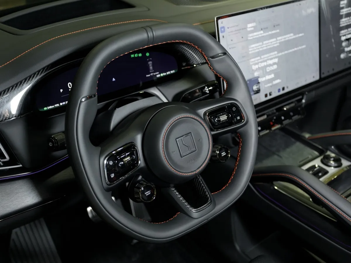 Zeekr 8X Dawn 2.0h AT 4WD (1401 л.с.) Yao Ying Черный в АВИЛОН. Слайд №16