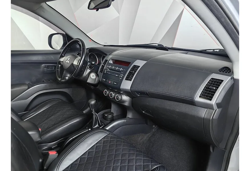 АВИЛОН - Mitsubishi Outlander 2.0 MT 2WD (147 л.с.) Серебристый - slide 10