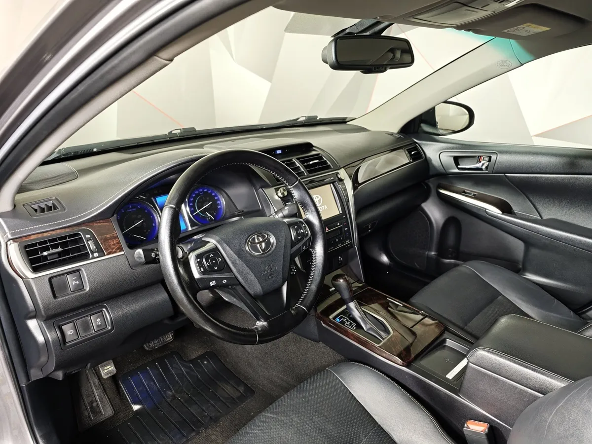 Toyota Camry 2.5 AT (181 л.с.) Стандарт Серый в АВИЛОН. Слайд №19