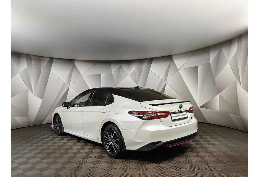 Toyota Camry 2.5 AT (200 л.с.) GR-SPORT Белый в АВИЛОН. Слайд №4