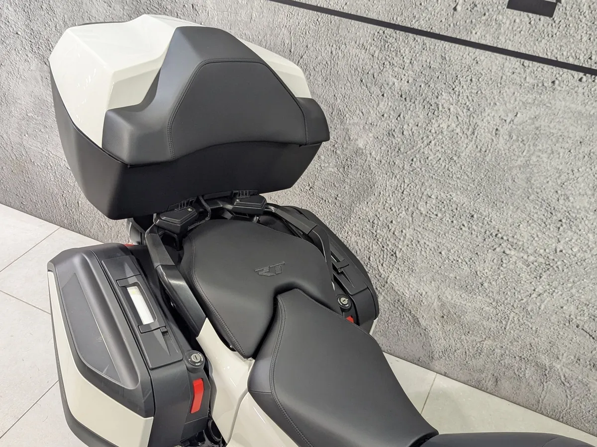 BMW Motorrad R 1300 RT 1300 см³ (145 л.с.) (145) 1300 Белый в АВИЛОН. Слайд №3