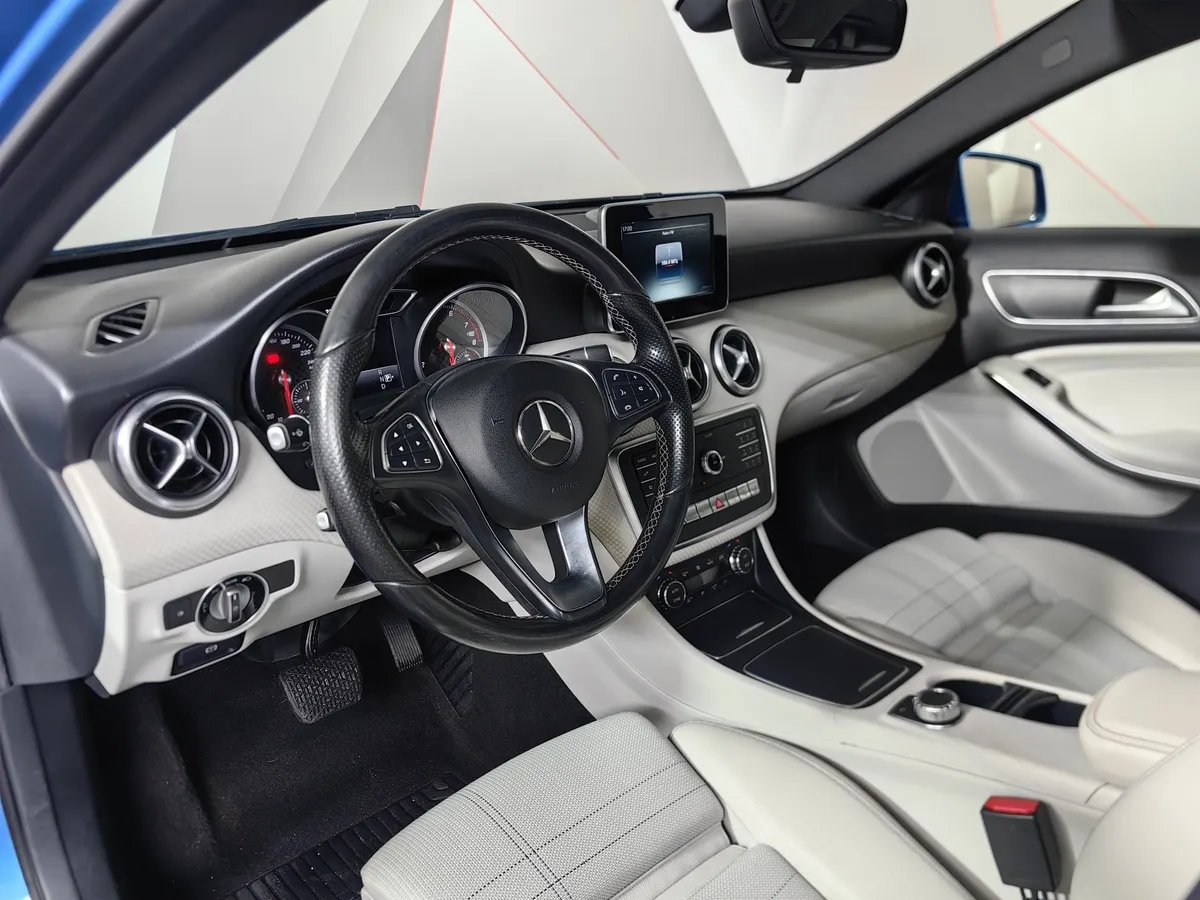 Mercedes-Benz A-Класс 180 7G-DCT (122 л.с.) Голубой в АВИЛОН. Слайд №18