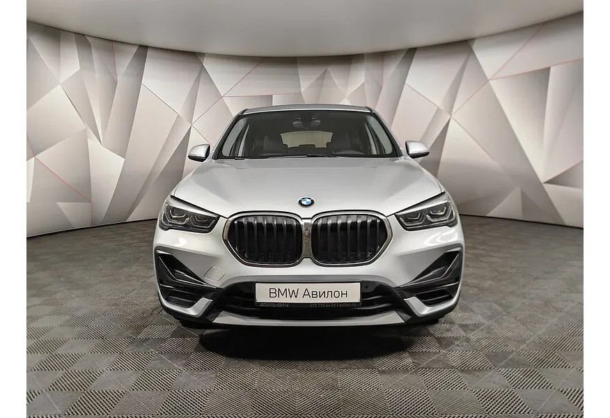 BMW X1 18i sDrive AT (136 л.с.) Серебристый в АВИЛОН. Слайд №3