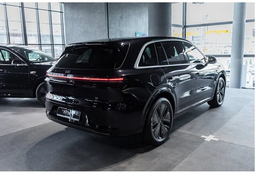 Li Auto L6 1.5 AT 4WD (150 л.с.) Pro Черный в АВИЛОН. Слайд №4