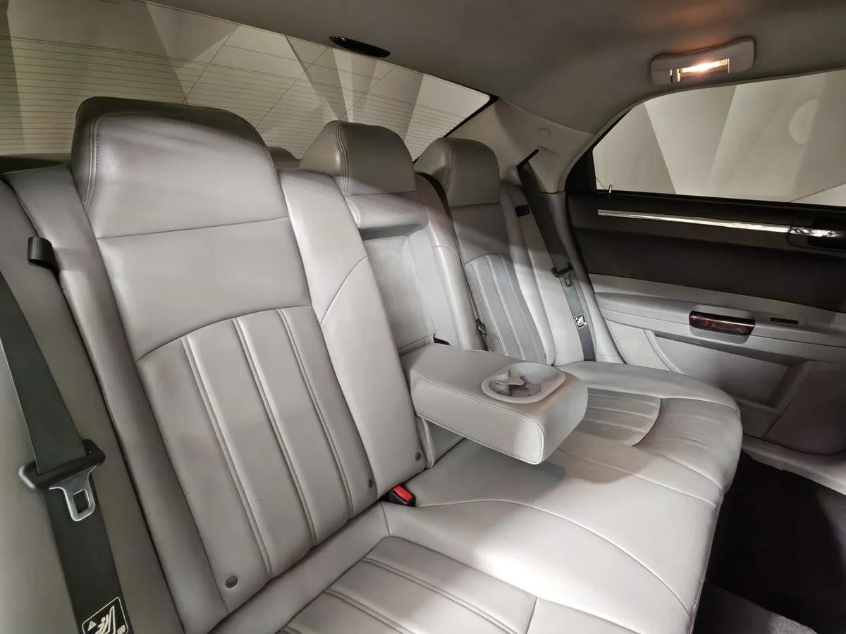 Chrysler 300C 3.5 AT (249 л.с.) Черный в АВИЛОН. Слайд №17