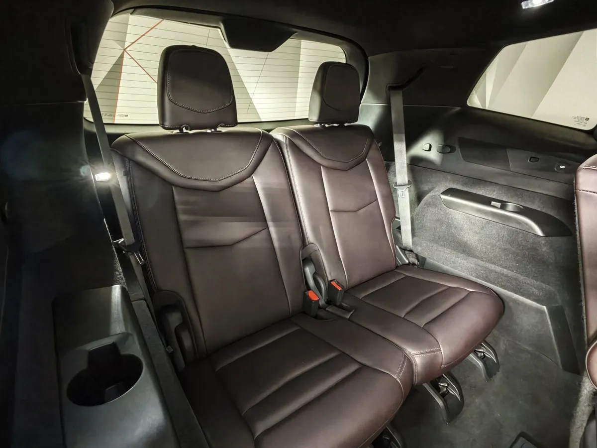 Cadillac XT6 2.0T AT AWD (200 л.с.) Premium Luxury Черный в АВИЛОН. Слайд №25