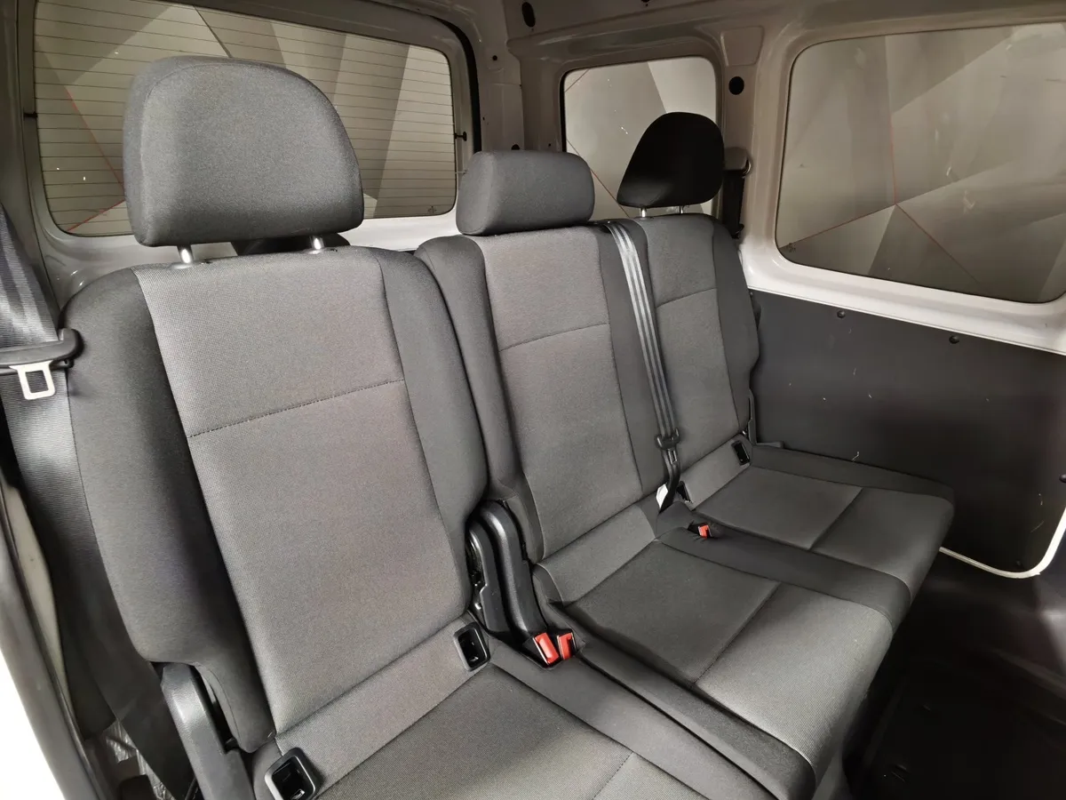 Volkswagen Caddy 1.6 TDI DSG (102 л.с.) Comfortline (5 мест) Белый в АВИЛОН. Слайд №16