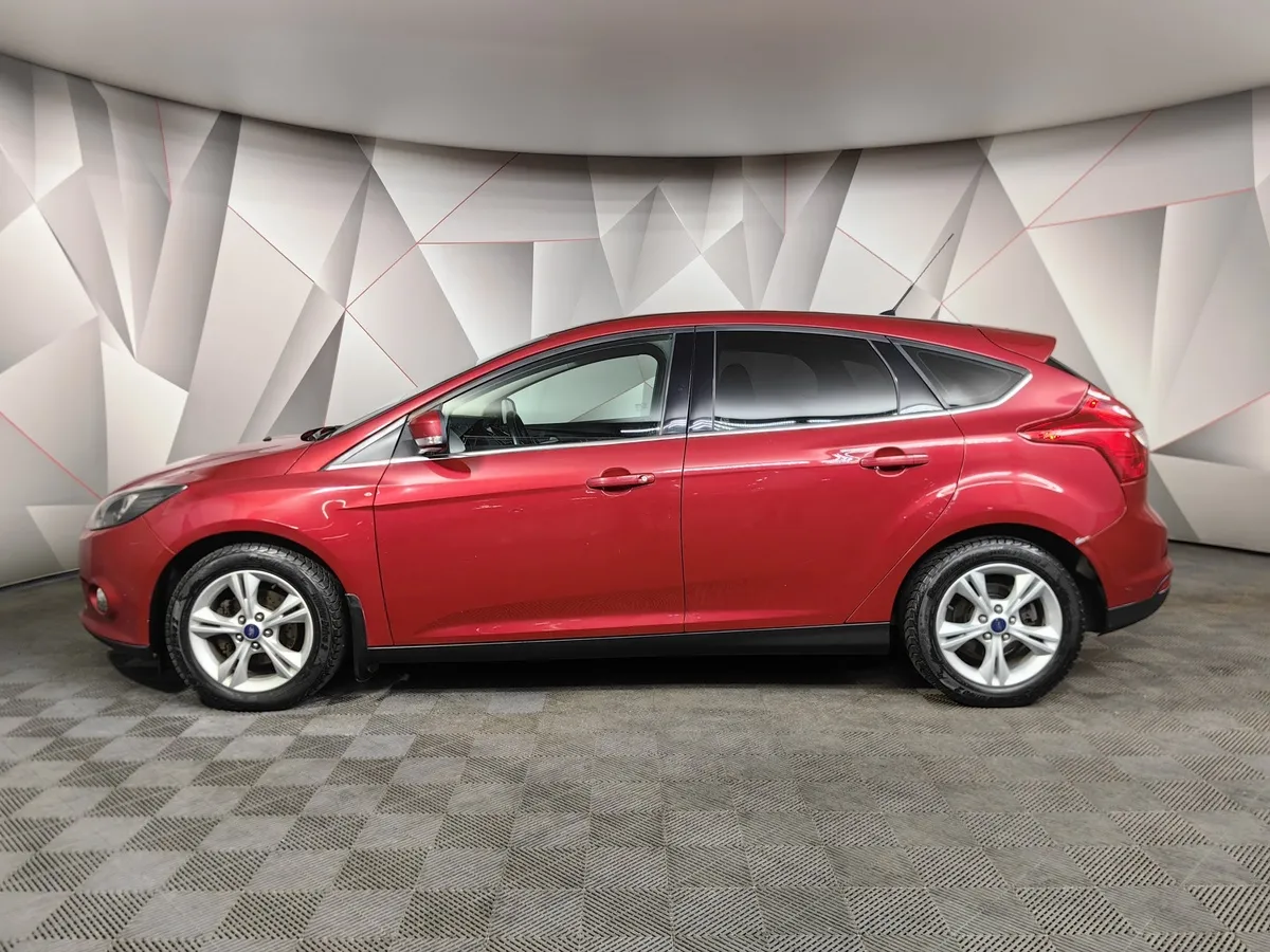 Ford Focus 1.6 PowerShift (125 л.с.) Titanium Красный в АВИЛОН. Слайд №5