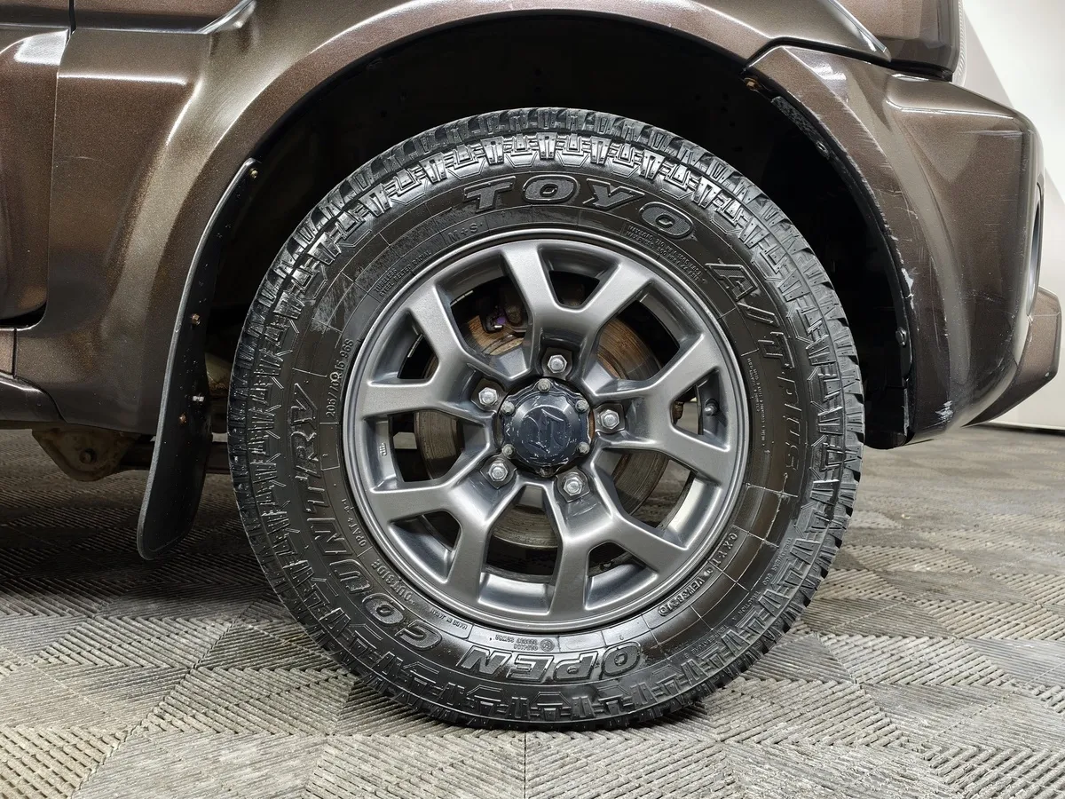 Suzuki Jimny 1.3 AT 4WD (85 л.с.) Коричневый в АВИЛОН. Слайд №9