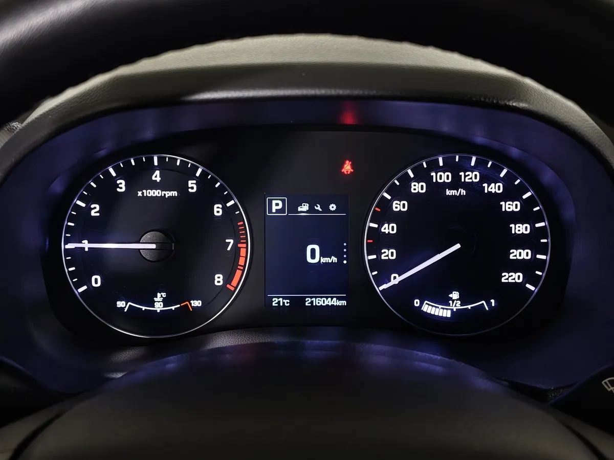 Hyundai Creta 1.6 AT AWD (121 л.с.) Travel + Advanced Серый в АВИЛОН. Слайд №17