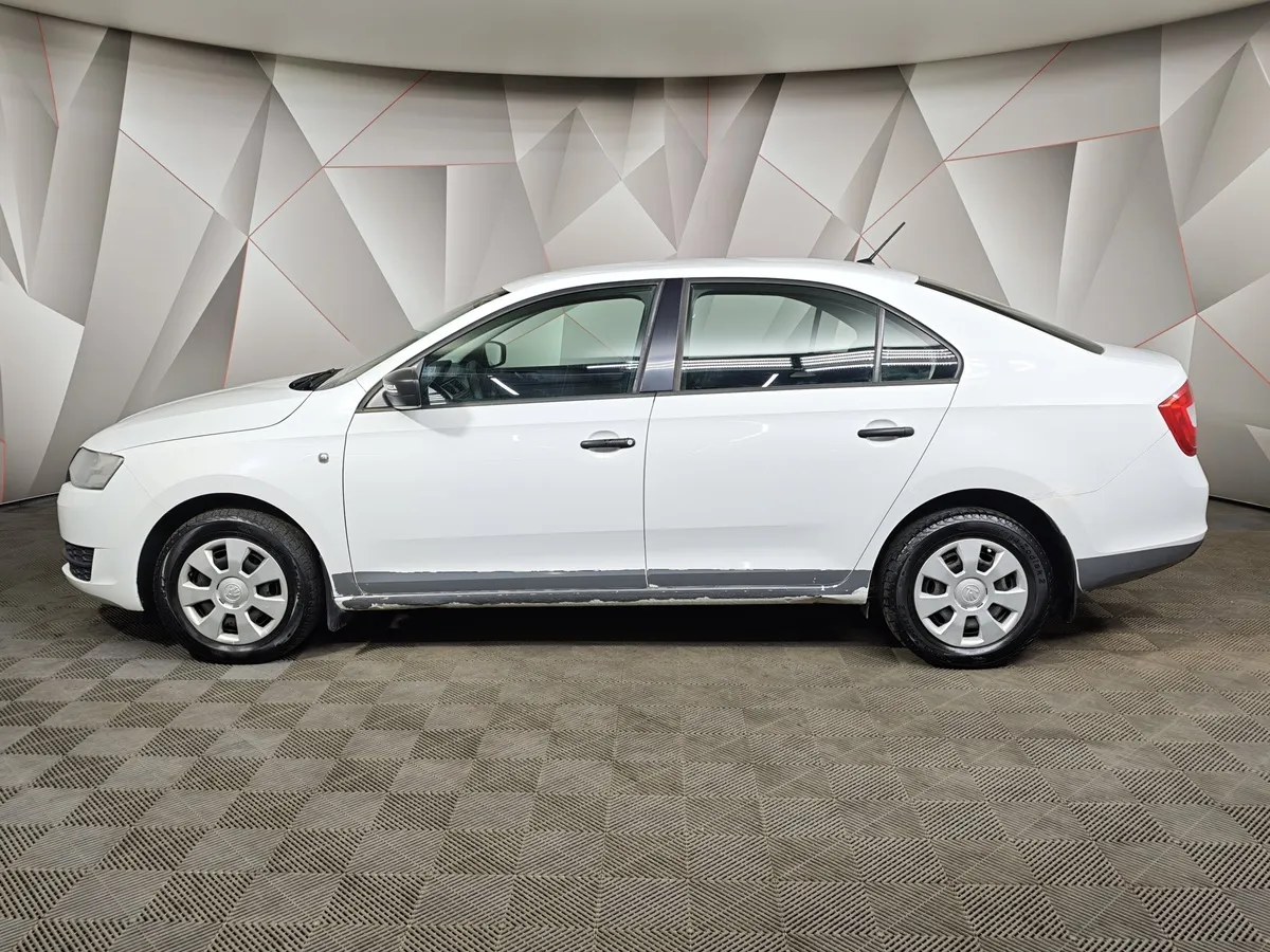 Skoda Rapid 1.6 MT (90 л.с.) Белый в АВИЛОН. Слайд №5