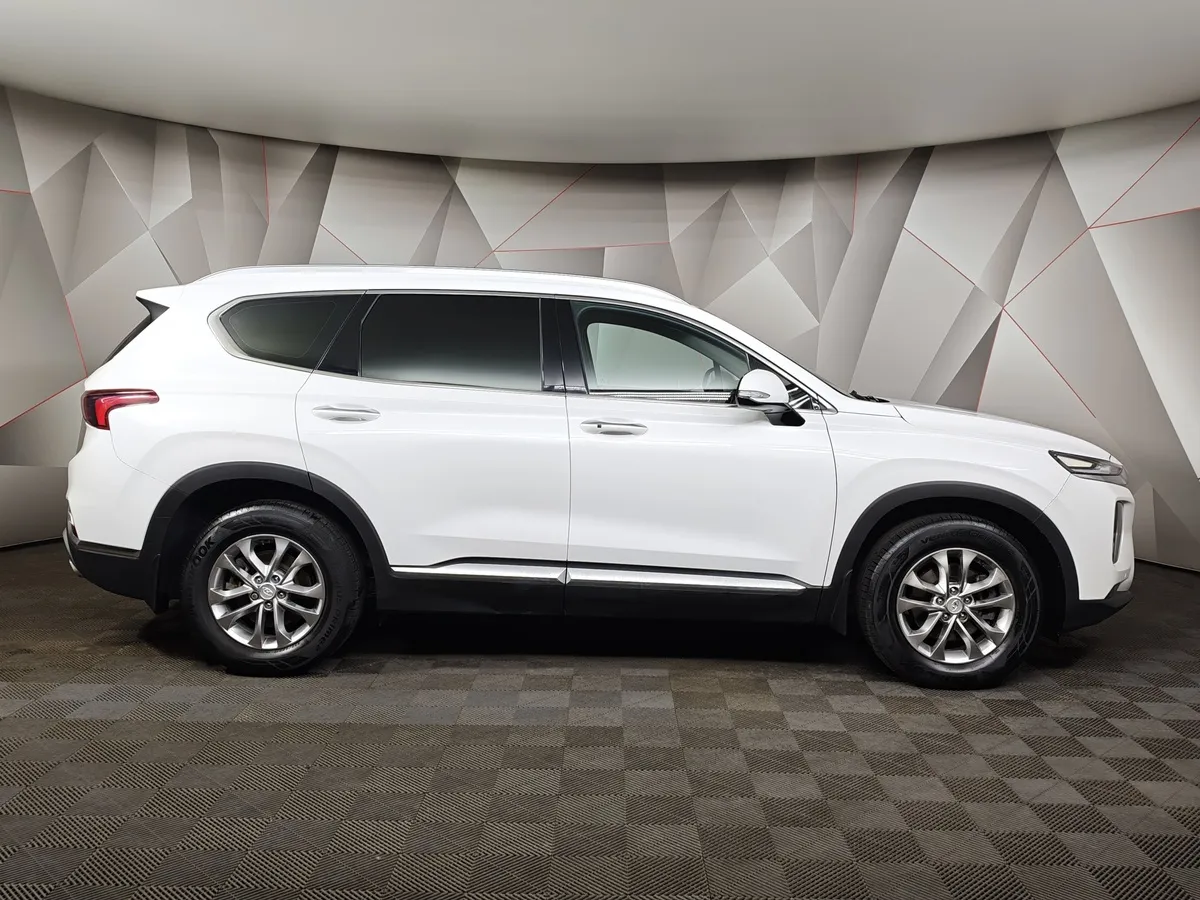 Hyundai Santa Fe 2.4 (188 л.с.) - 6AT Lifestyle + Smart Sense Белый в АВИЛОН. Слайд №6