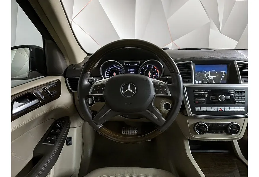 Mercedes-Benz M-Класс ML 63 AMG Speedshift Plus 7G-Tronic (525 л.с.) Черный в АВИЛОН. Слайд №18