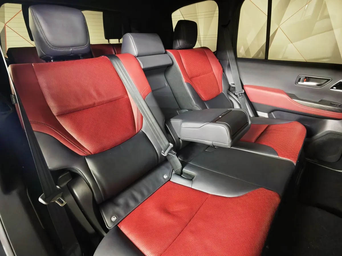 Toyota Land Cruiser 3.4 V6 AT 4WD (299 л.с.) 70th Anniversary Черный в АВИЛОН. Слайд №17