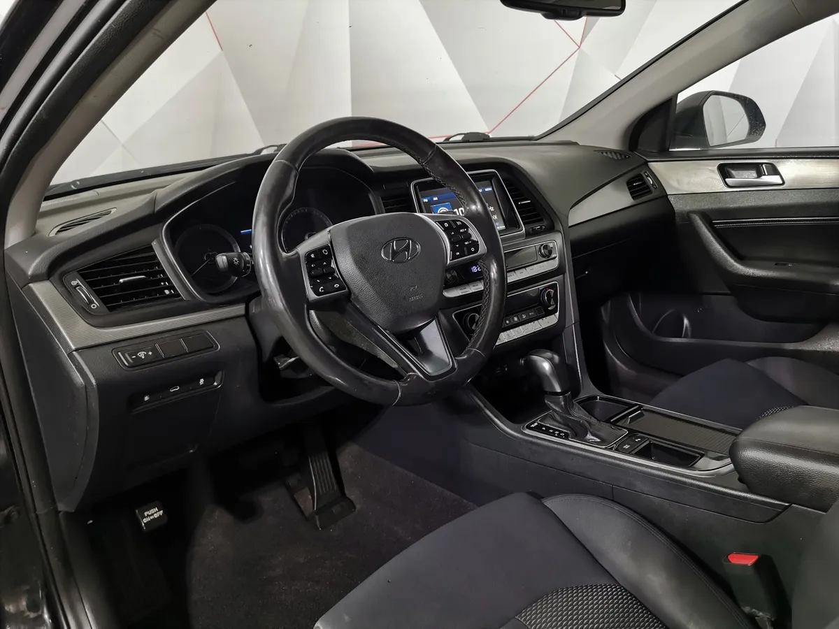 Hyundai Sonata 2.0 AT (150 л.с.) Primary Черный в АВИЛОН. Слайд №18