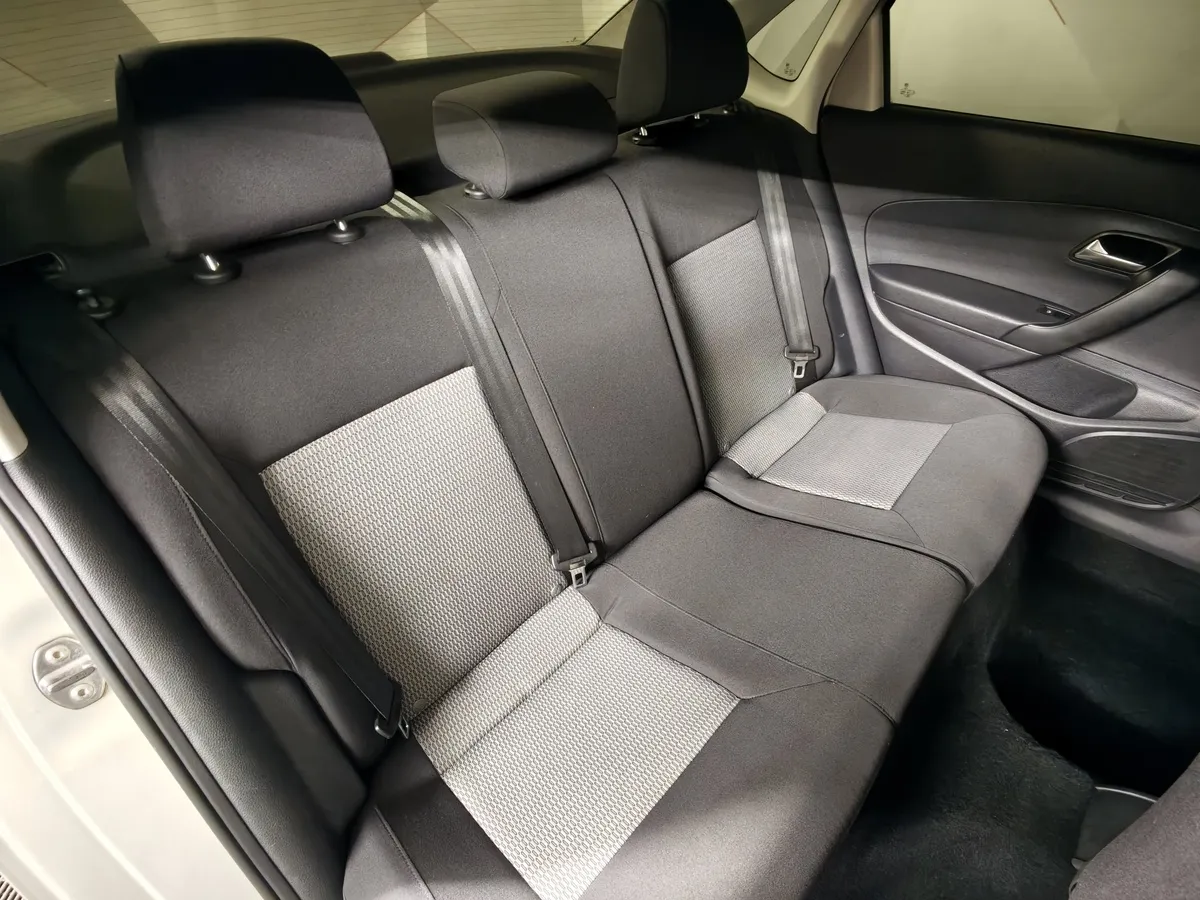 Volkswagen Polo 1.6 Tiptronic (105 л.с.) Comfortline Серебристый в АВИЛОН. Слайд №15
