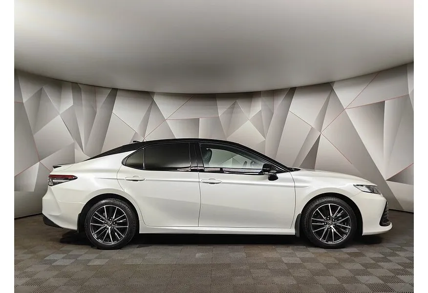 Toyota Camry 2.5 AT (200 л.с.) GR-SPORT Белый в АВИЛОН. Слайд №6