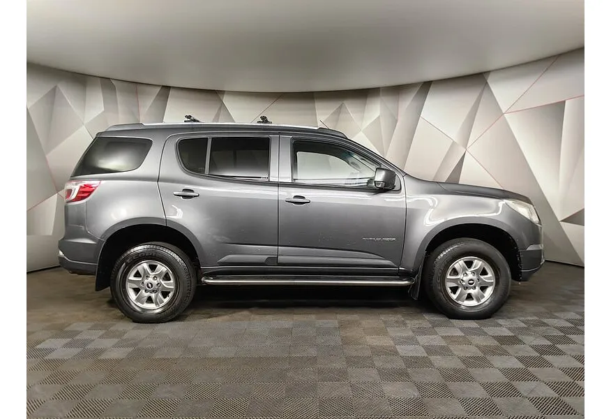 АВИЛОН - Chevrolet TrailBlazer 2.8 D AT AWD (180 л.с.) LT Серый - slide 3