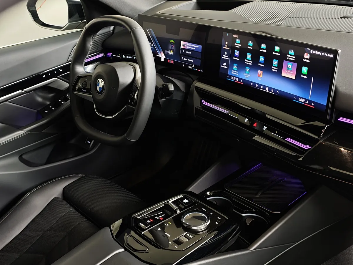 BMW 5 серия 530i xDrive AT (252 л.с.) Черный в АВИЛОН. Слайд №30