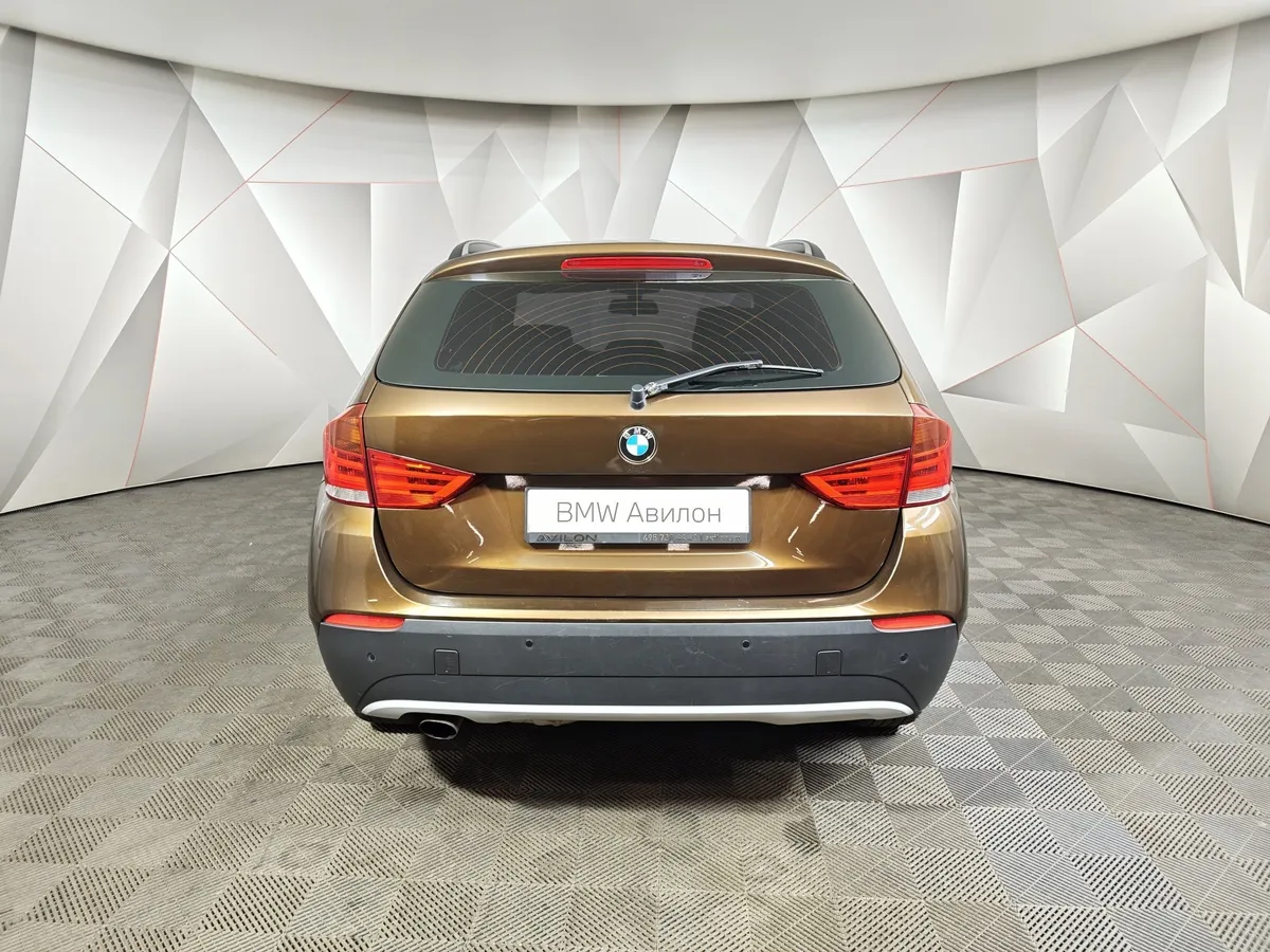 BMW X1 sDrive18i AT (150 л.с.) Base Локальная сборка Коричневый в АВИЛОН. Слайд №4