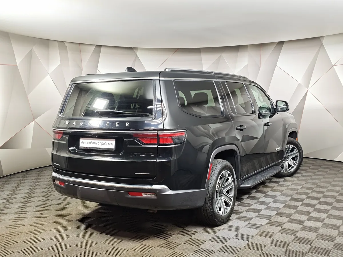 Jeep Grand Wagoneer 5.7 AT 4WD (397 л.с.) 7 мест Overland Черный в АВИЛОН. Слайд №2