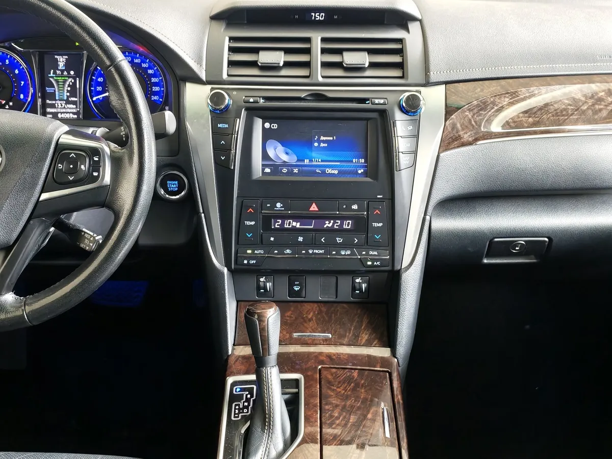 Toyota Camry 2.5 AT (181 л.с.) Белый в АВИЛОН. Слайд №14