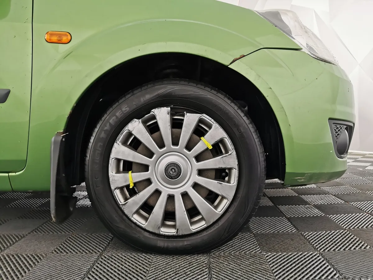 Ford Fiesta 1.6 AT (100 л.с.) Ghia Зеленый в АВИЛОН. Слайд №9