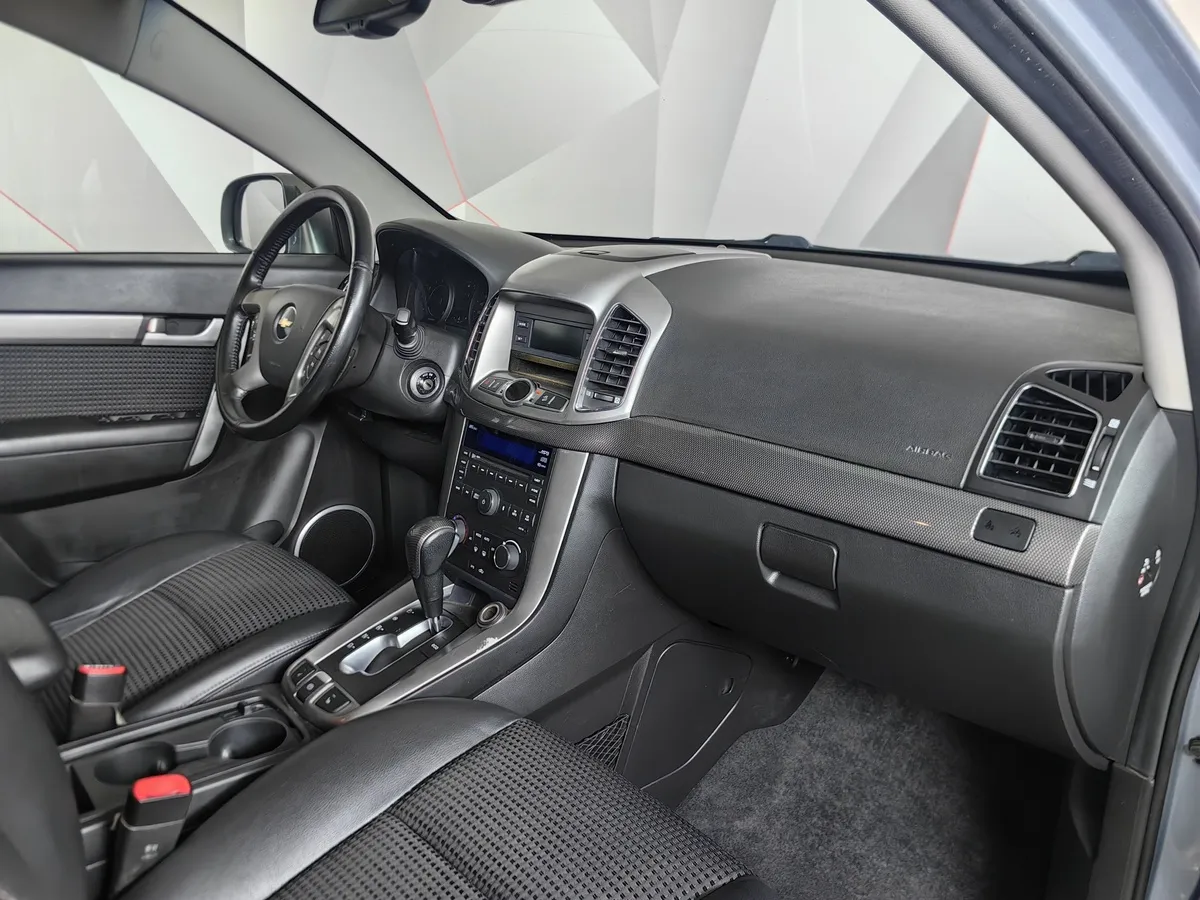 Chevrolet Captiva 2.4 AT (5 мест) (167 л.с.) LT Серый в АВИЛОН. Слайд №12