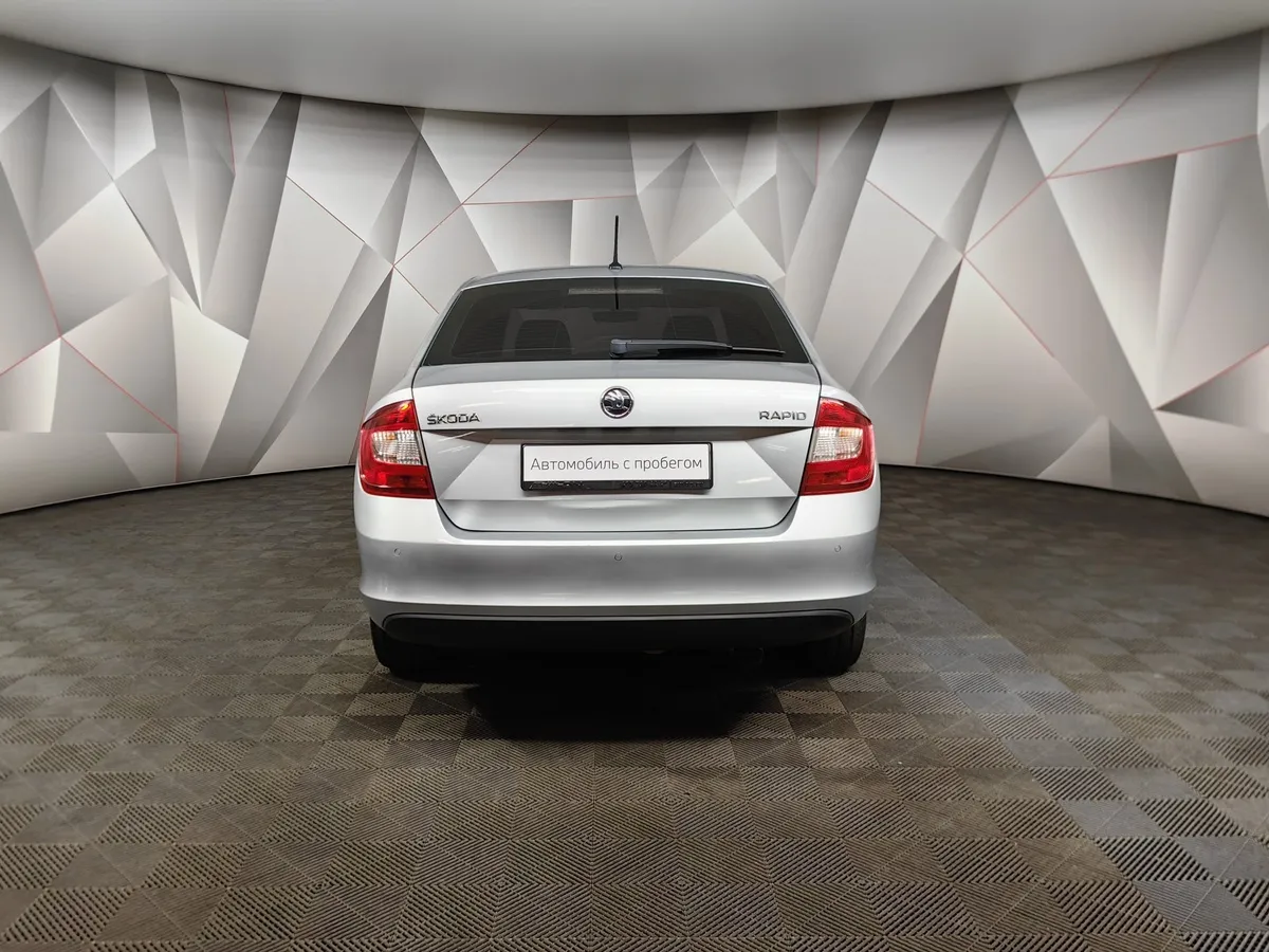 Skoda Rapid 1.6 MT (105 л.с.) Серебристый в АВИЛОН. Слайд №8