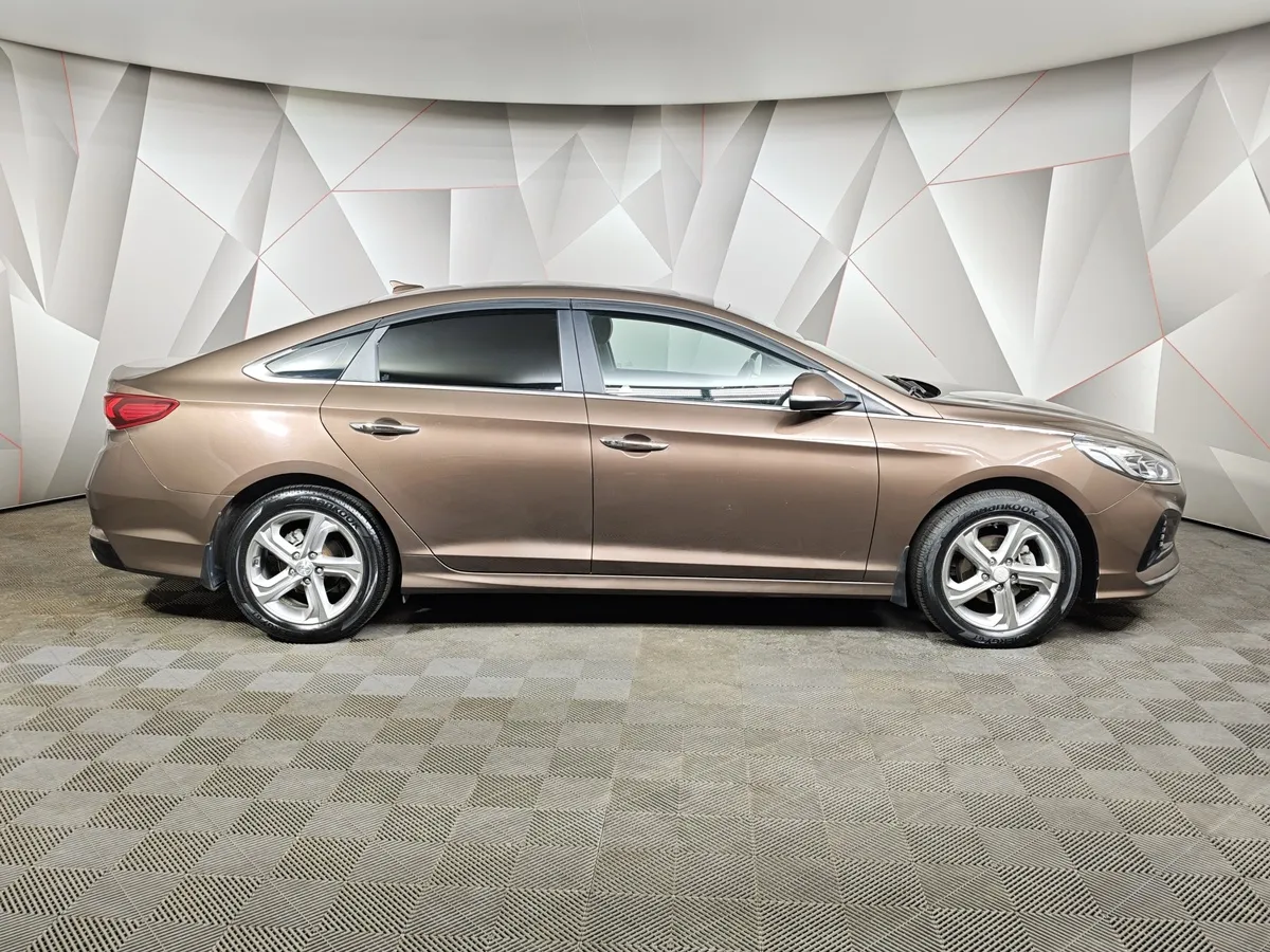 Hyundai Sonata 2.0 MPI (150 л.с.) Business Бежевый в АВИЛОН. Слайд №6