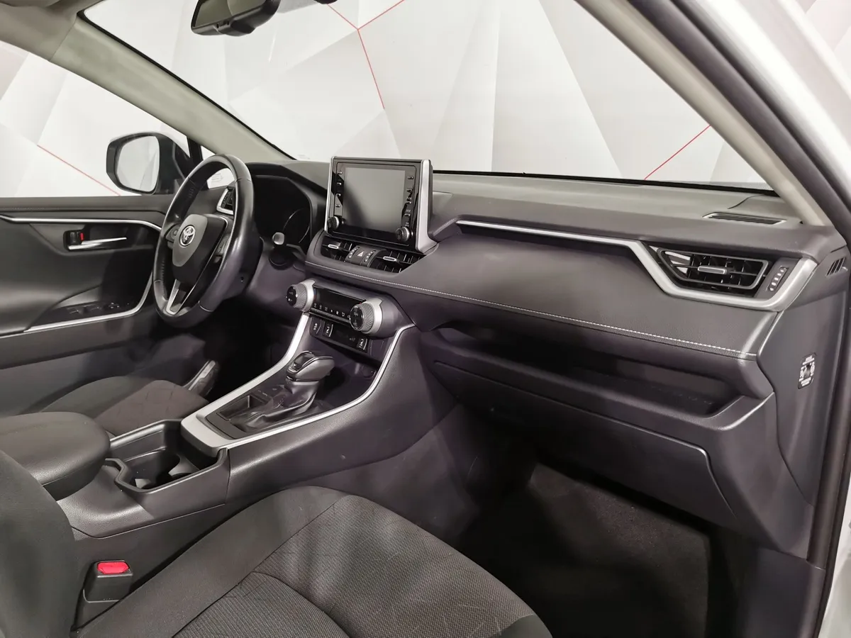 Toyota RAV4 2.0 CVT (149 л.с.) Комфорт Белый в АВИЛОН. Слайд №12