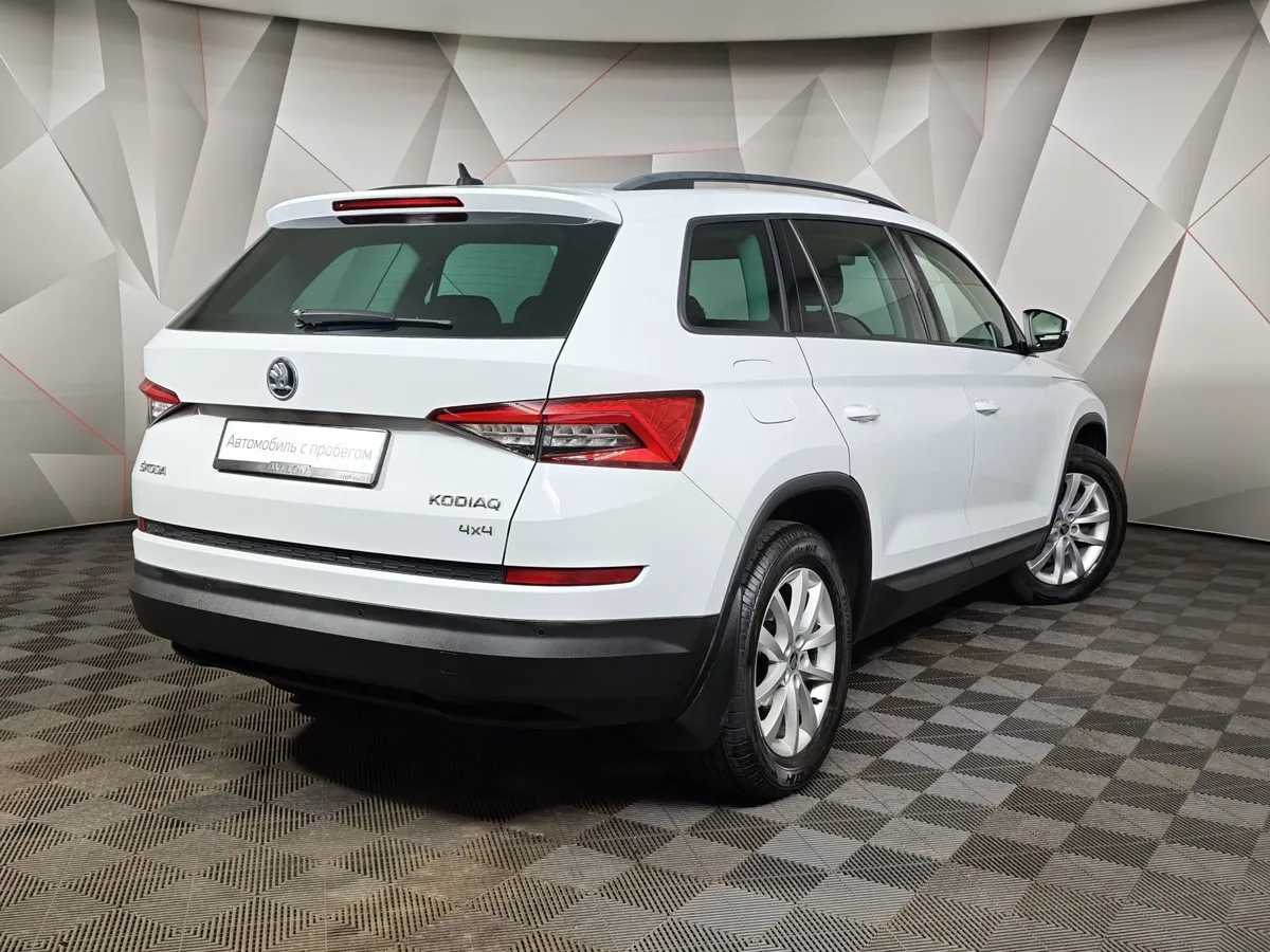 Skoda Kodiaq 2.0 TSI DSG 4X4 (180 л.с.) Белый в АВИЛОН. Слайд №2