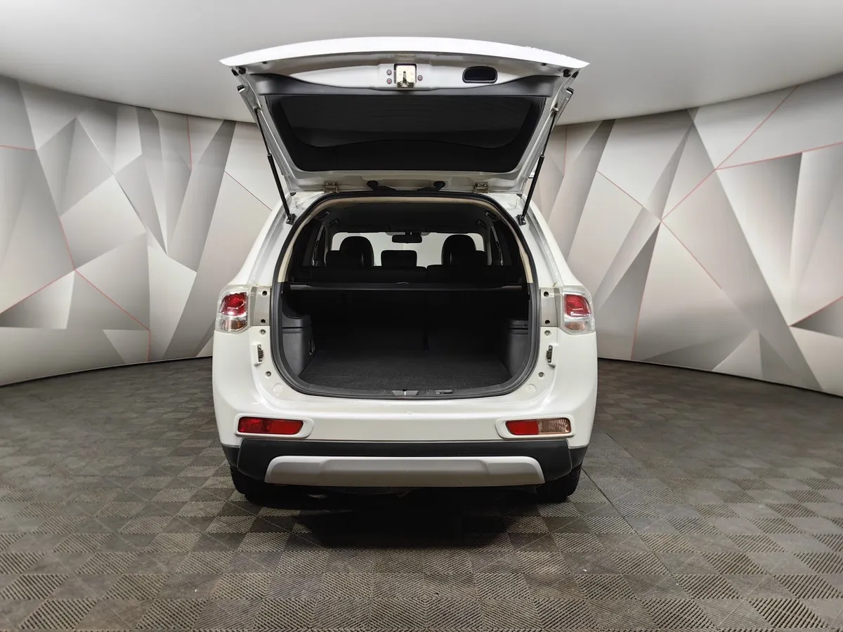 Mitsubishi Outlander 2.0 CVT 4WD (146 л.с.) Instyle E29 Белый в АВИЛОН. Слайд №12