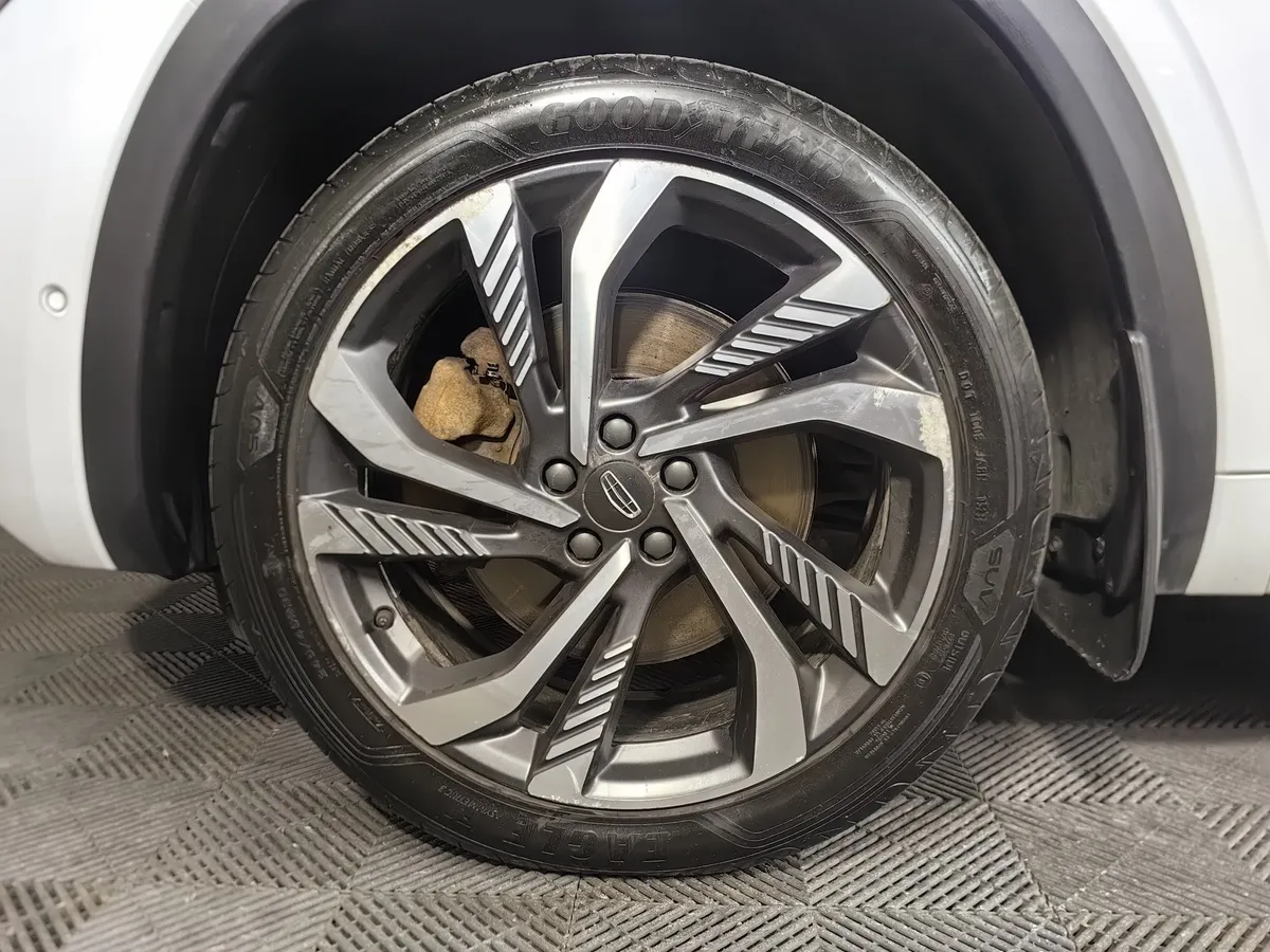 Geely Monjaro 2.0T 8AT 4WD (238 л.с.) Flagship Белый в АВИЛОН. Слайд №9