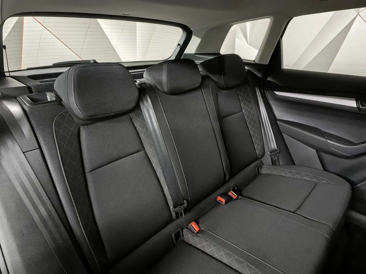 Skoda Karoq 1.4 AMT AWD (150 л.с.) Ambition Белый в АВИЛОН. Слайд №16