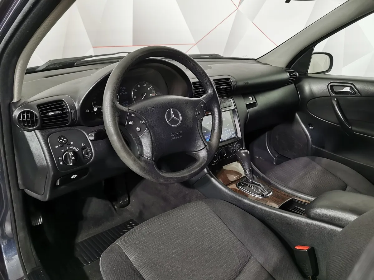 Mercedes-Benz C-Класс C 180 Kompressor AT (143 л.с.) Черный в АВИЛОН. Слайд №18