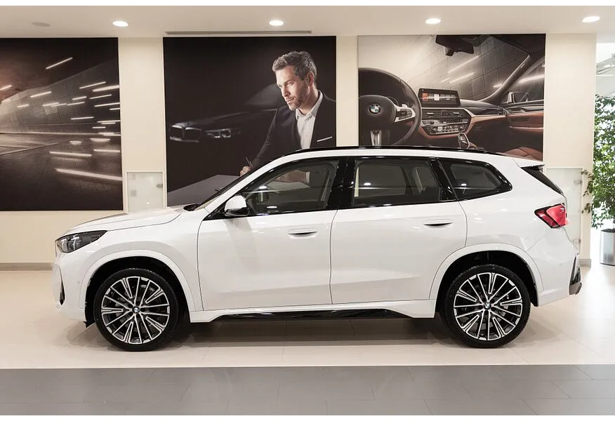 BMW X1 xDrive25 Li (204 л.с.) Белый в АВИЛОН. Слайд №3