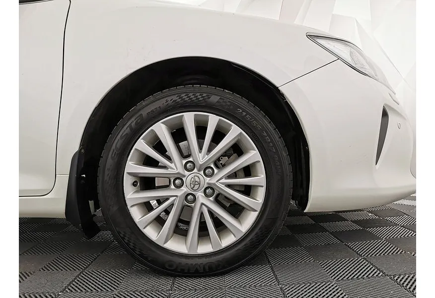 Toyota Camry 2.5 AT (181 л.с.) Белый в АВИЛОН. Слайд №9