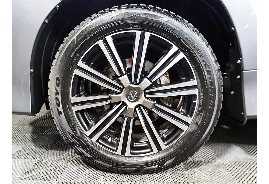 Lexus LX 570 AT (367 л.с.) Серый в АВИЛОН. Слайд №9