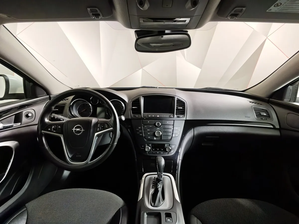 Opel Insignia 2.0 Turbo AT (220 л.с.) Белый в АВИЛОН. Слайд №13