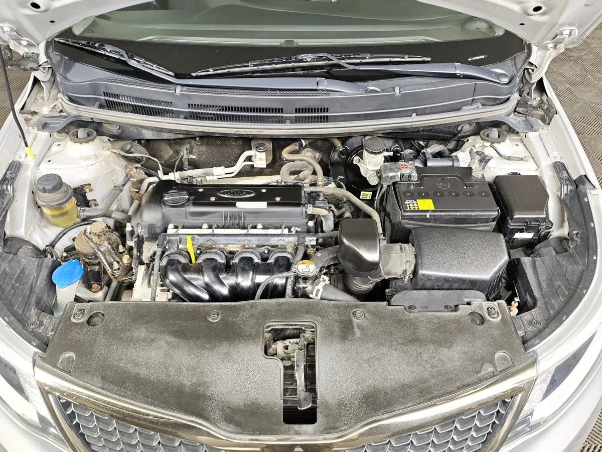 Kia Rio 1.6 AT (123 л.с.) Серебристый в АВИЛОН. Слайд №11